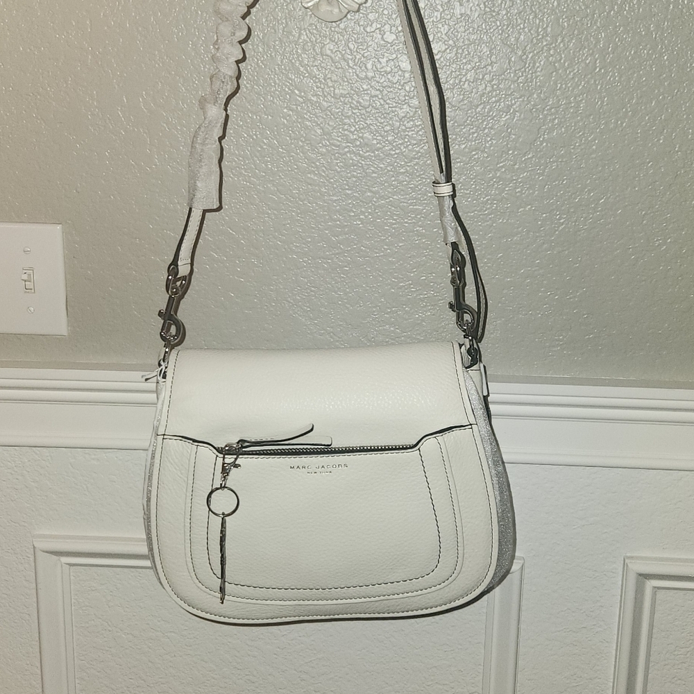 Marc Jocobs Empire city leather messenger bag.